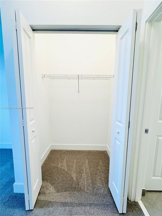 Active With Contract: $380,000 (3 beds, 2 baths, 1924 Square Feet)