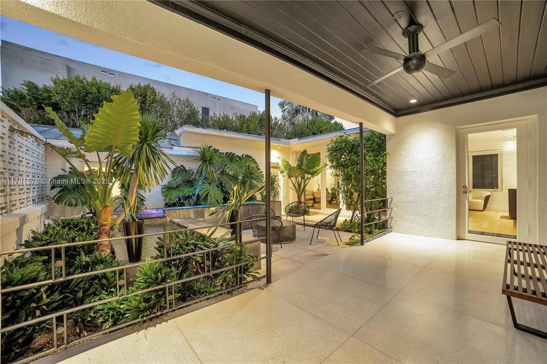 Recently Sold: $2,650,000 (3 beds, 3 baths, 2342 Square Feet)