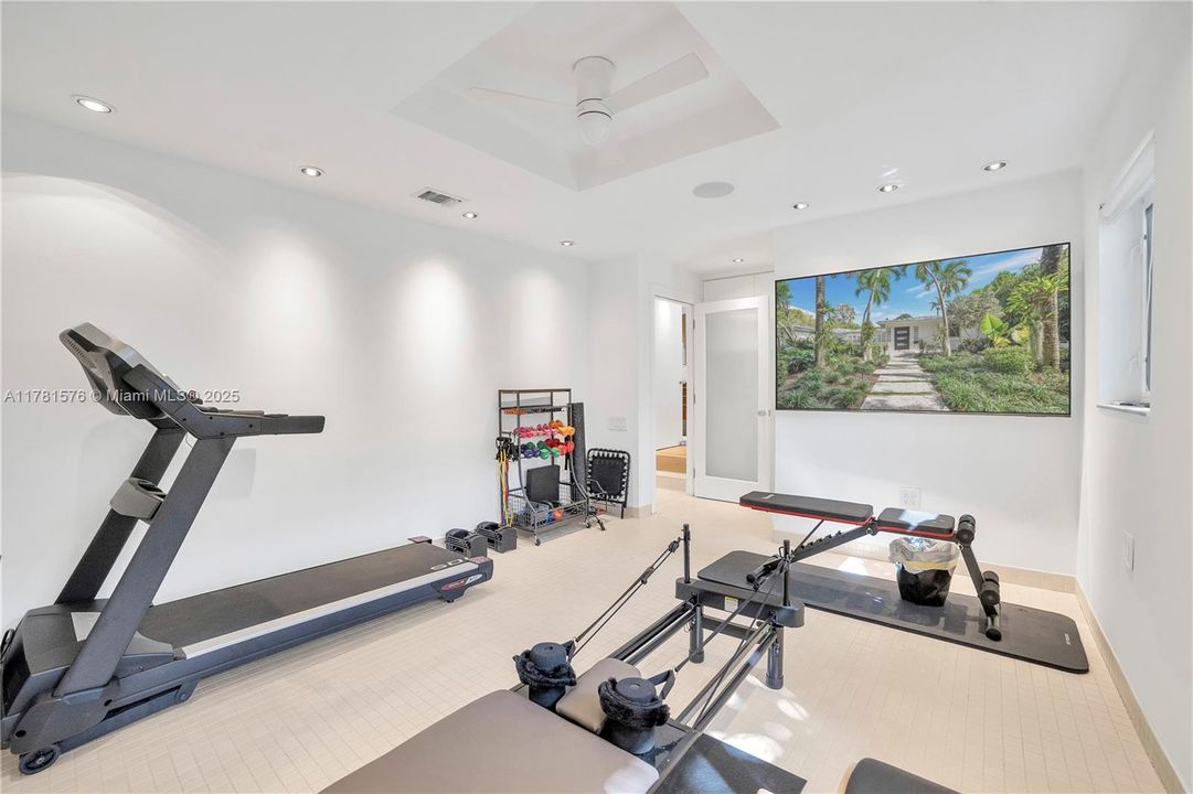 Recently Sold: $2,650,000 (3 beds, 3 baths, 2342 Square Feet)