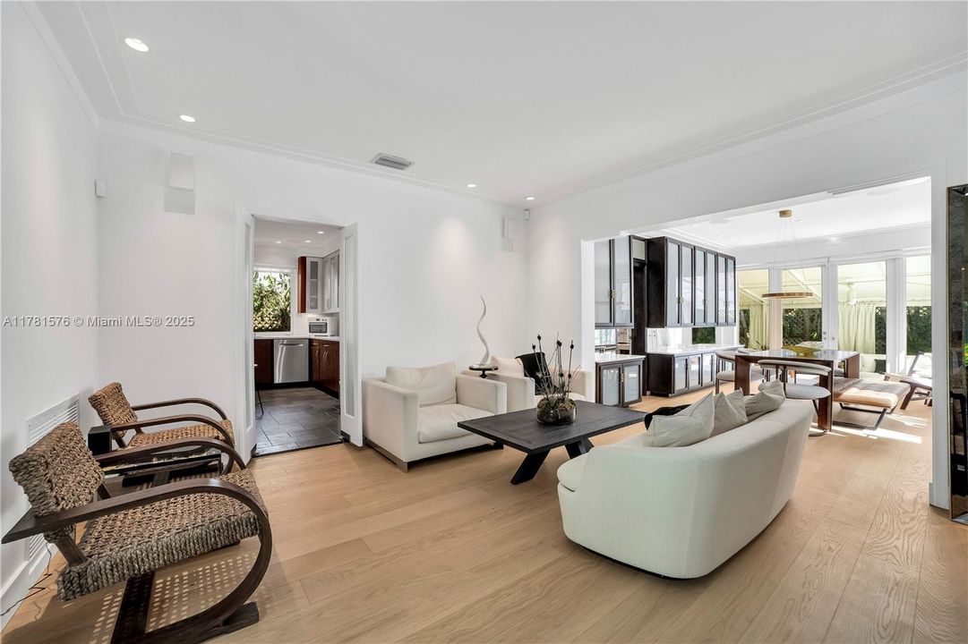Recently Sold: $2,650,000 (3 beds, 3 baths, 2342 Square Feet)
