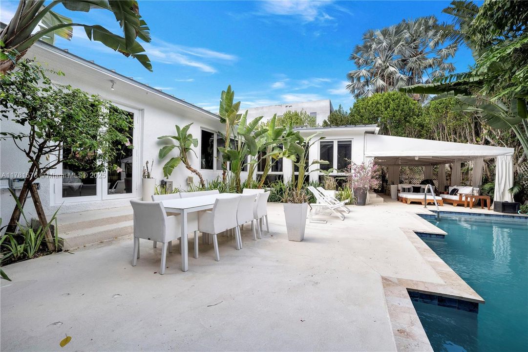 Recently Sold: $2,650,000 (3 beds, 3 baths, 2342 Square Feet)