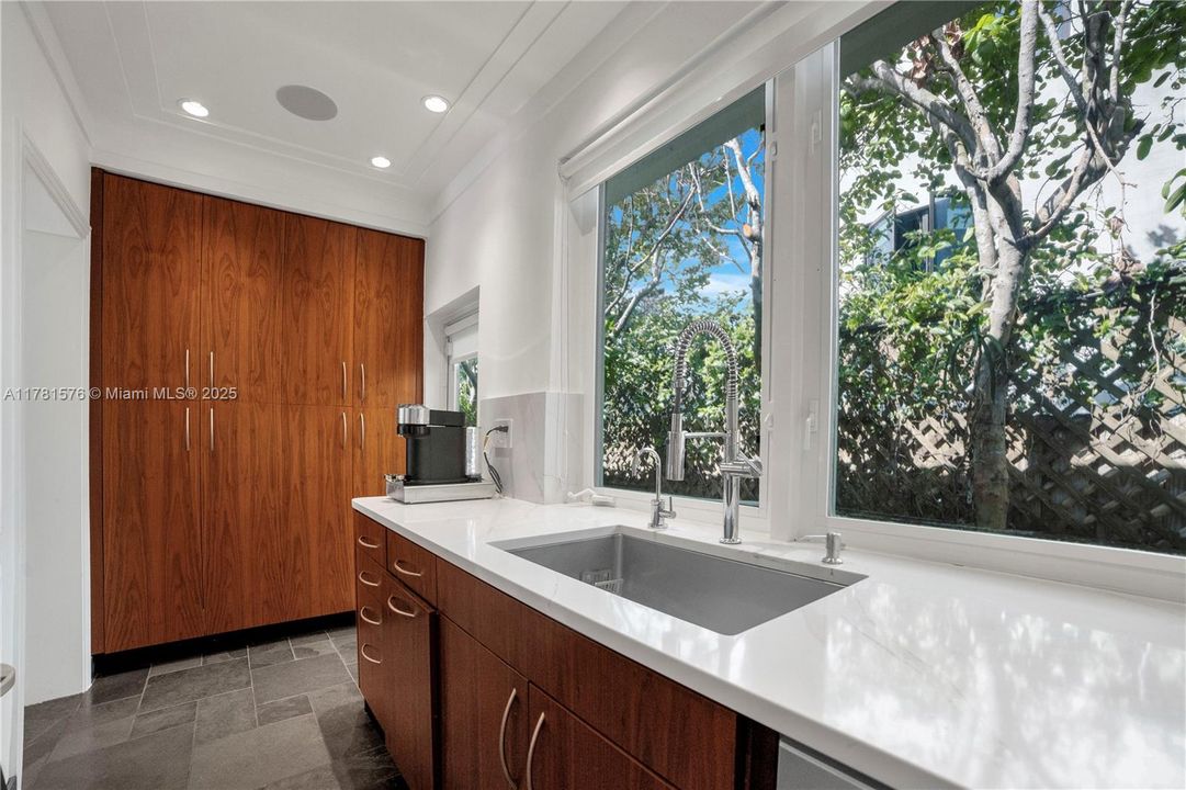Recently Sold: $2,650,000 (3 beds, 3 baths, 2342 Square Feet)