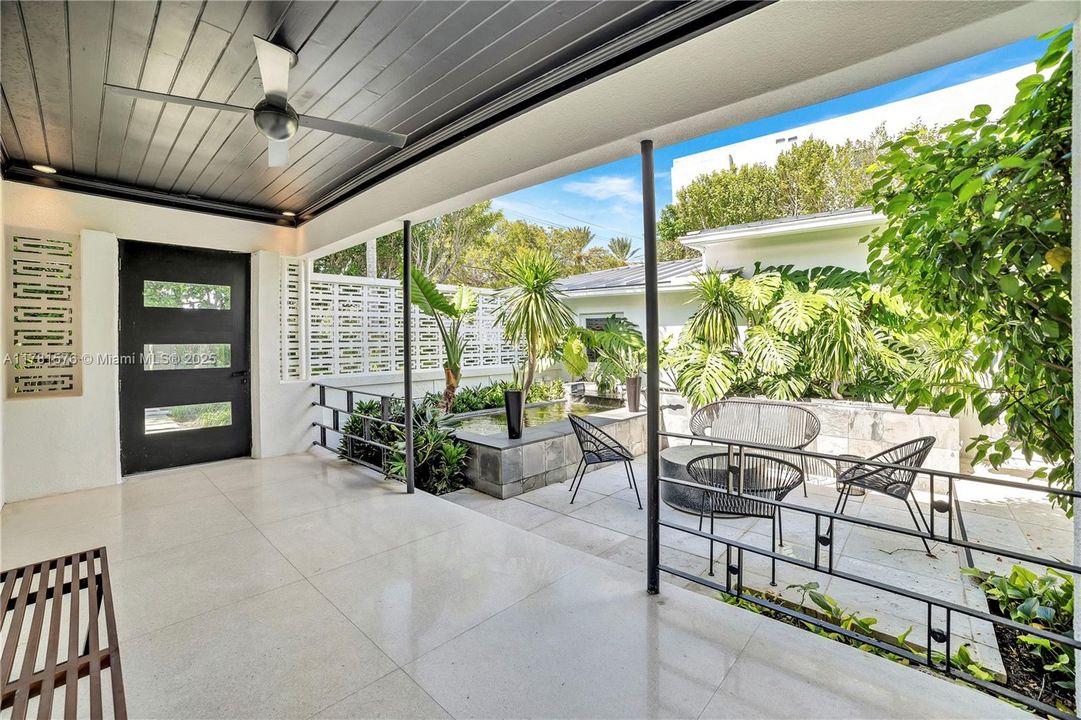 Recently Sold: $2,650,000 (3 beds, 3 baths, 2342 Square Feet)