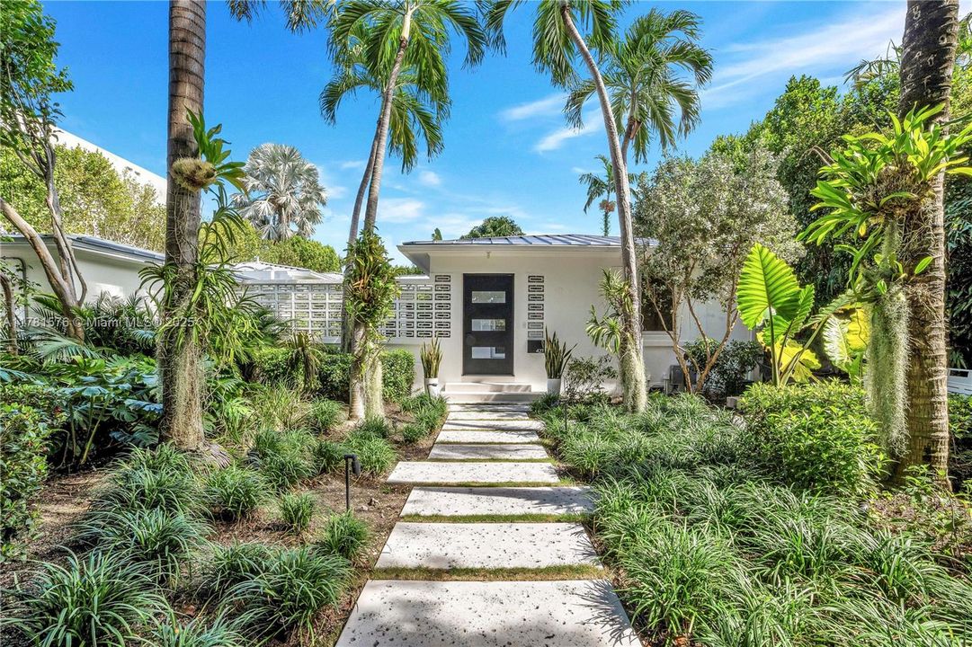 Recently Sold: $2,650,000 (3 beds, 3 baths, 2342 Square Feet)