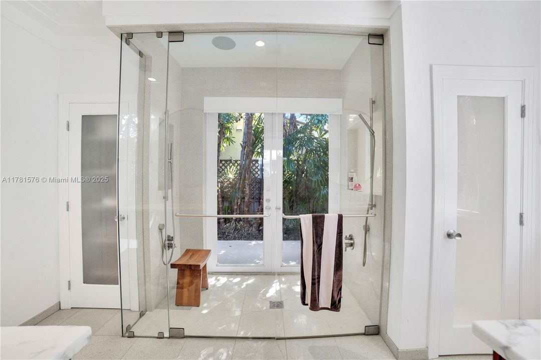 Recently Sold: $2,650,000 (3 beds, 3 baths, 2342 Square Feet)