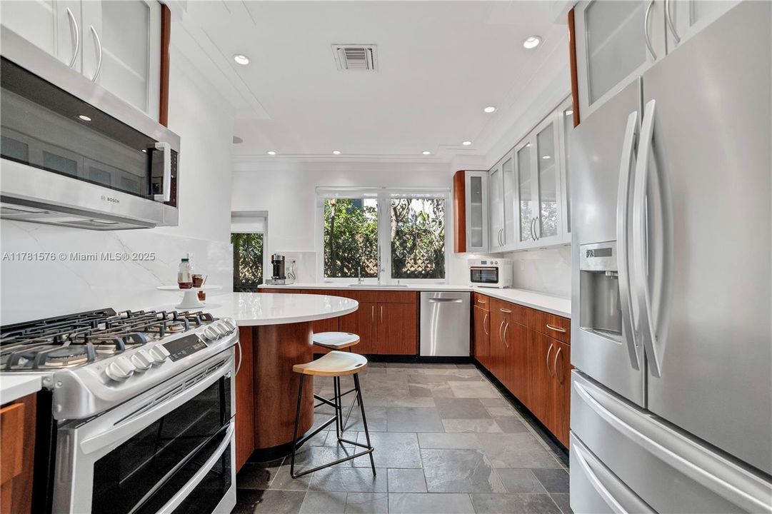 Recently Sold: $2,650,000 (3 beds, 3 baths, 2342 Square Feet)