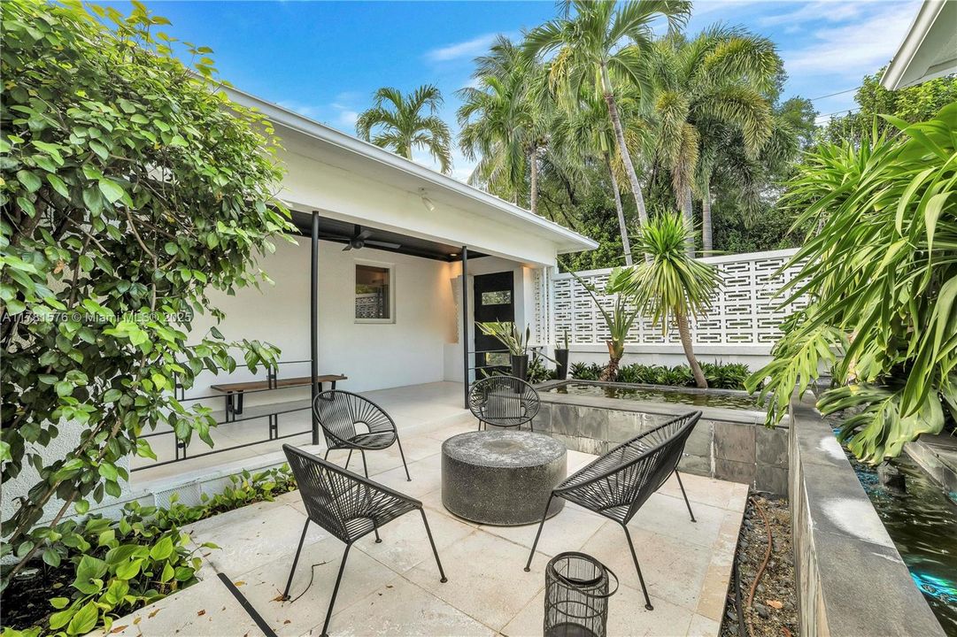 Recently Sold: $2,650,000 (3 beds, 3 baths, 2342 Square Feet)