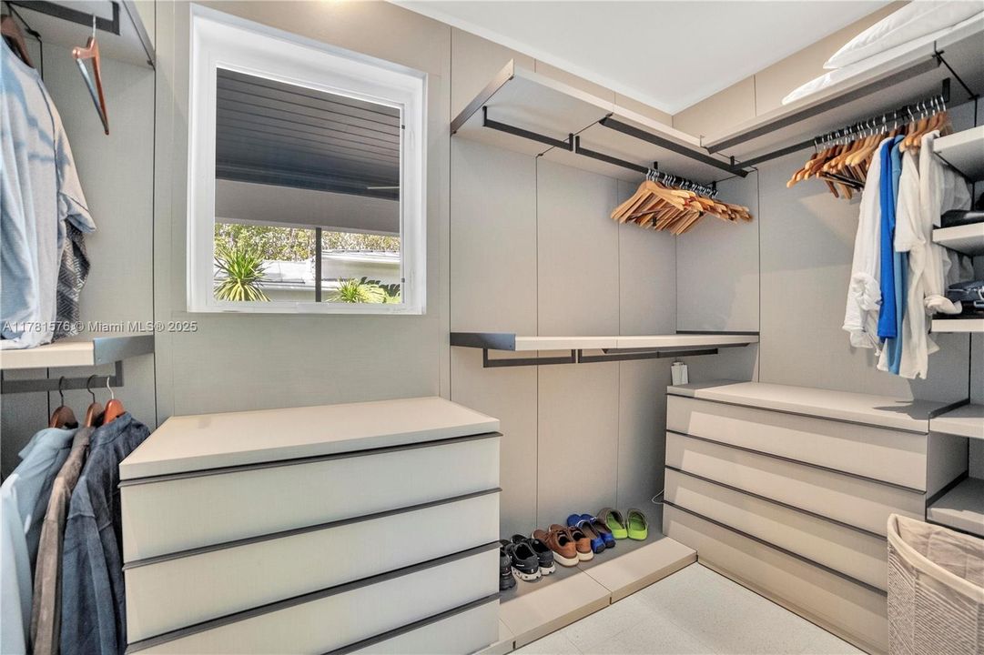 Recently Sold: $2,650,000 (3 beds, 3 baths, 2342 Square Feet)