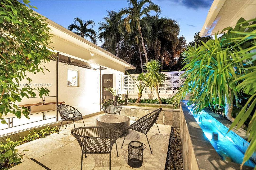 Recently Sold: $2,650,000 (3 beds, 3 baths, 2342 Square Feet)