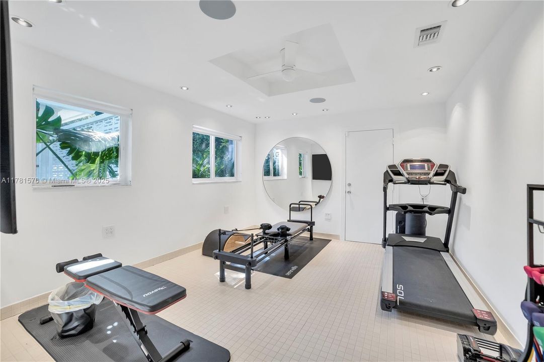 Recently Sold: $2,650,000 (3 beds, 3 baths, 2342 Square Feet)