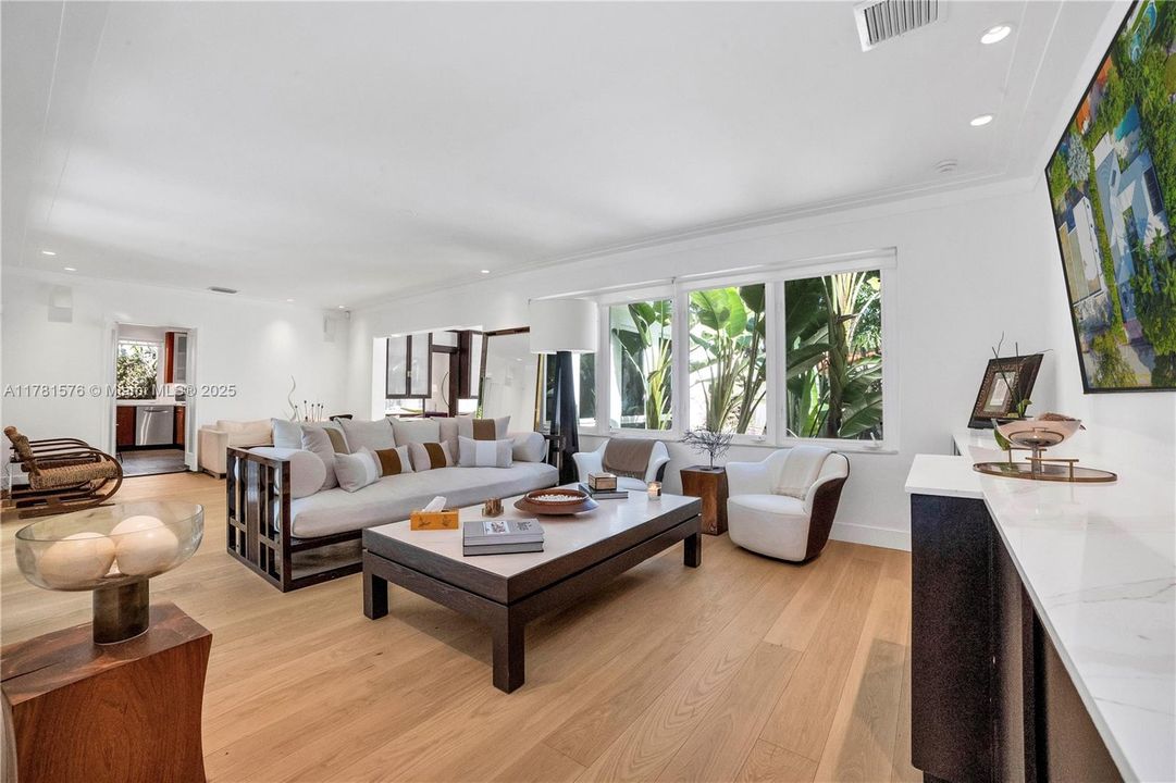 Recently Sold: $2,650,000 (3 beds, 3 baths, 2342 Square Feet)