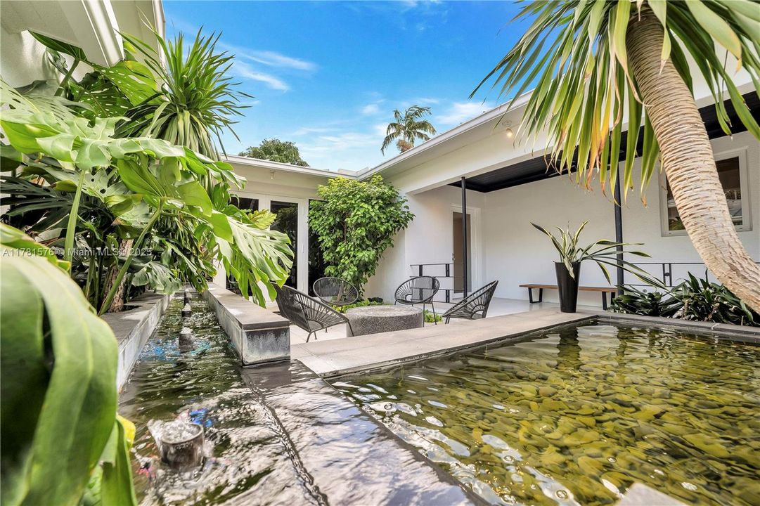 Recently Sold: $2,650,000 (3 beds, 3 baths, 2342 Square Feet)