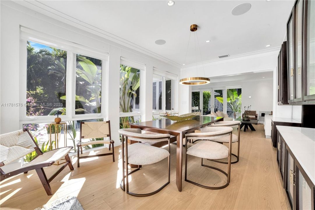 Recently Sold: $2,650,000 (3 beds, 3 baths, 2342 Square Feet)