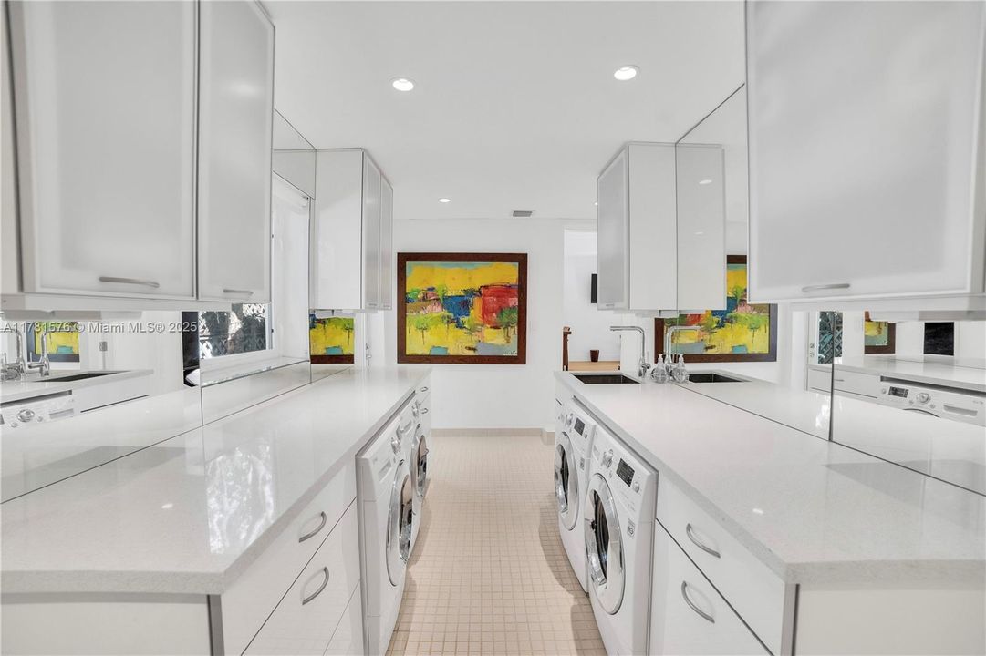 Recently Sold: $2,650,000 (3 beds, 3 baths, 2342 Square Feet)