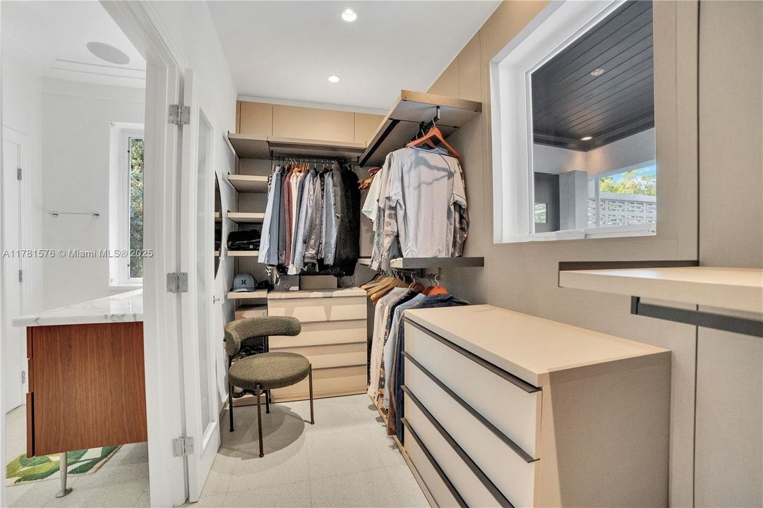 Recently Sold: $2,650,000 (3 beds, 3 baths, 2342 Square Feet)