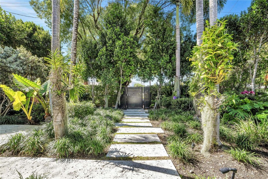 Recently Sold: $2,650,000 (3 beds, 3 baths, 2342 Square Feet)