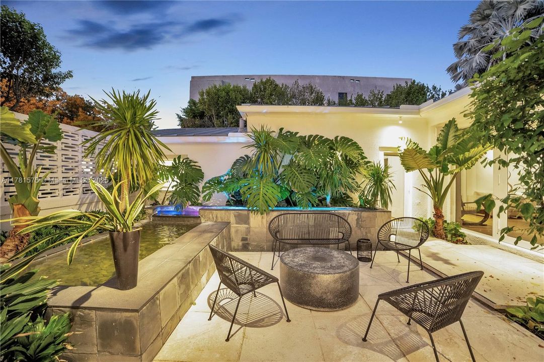 Recently Sold: $2,650,000 (3 beds, 3 baths, 2342 Square Feet)