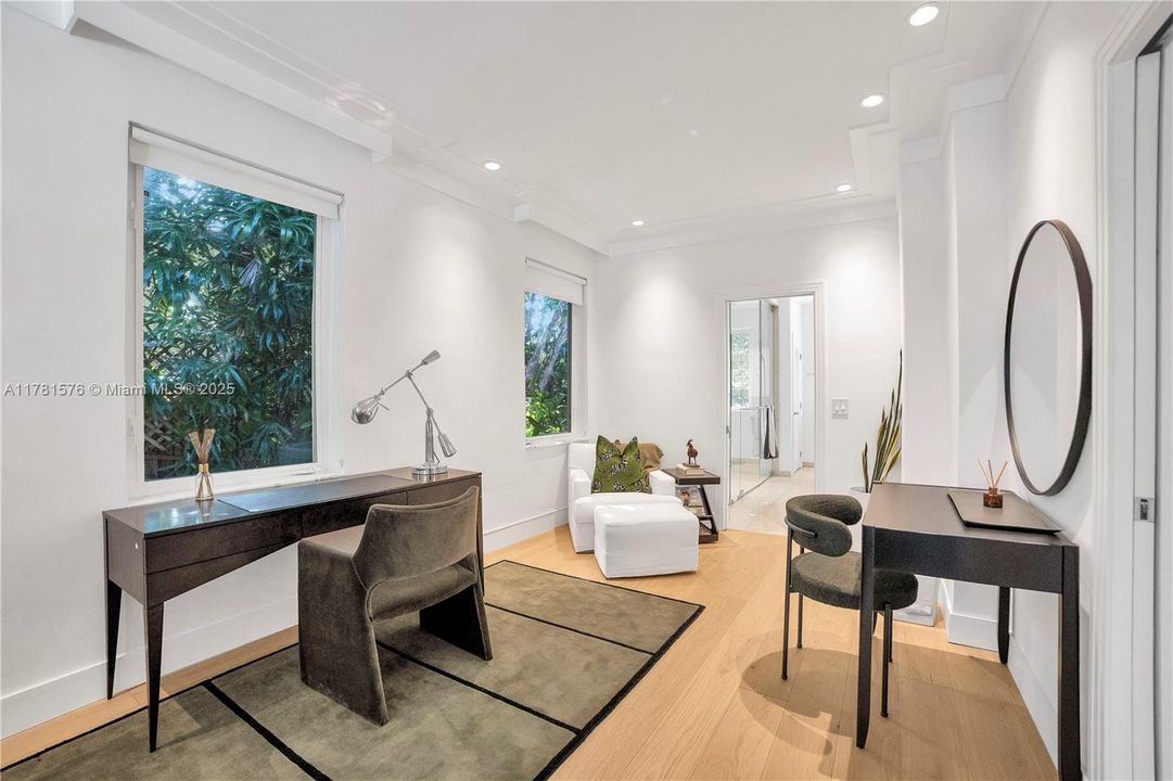 Recently Sold: $2,650,000 (3 beds, 3 baths, 2342 Square Feet)