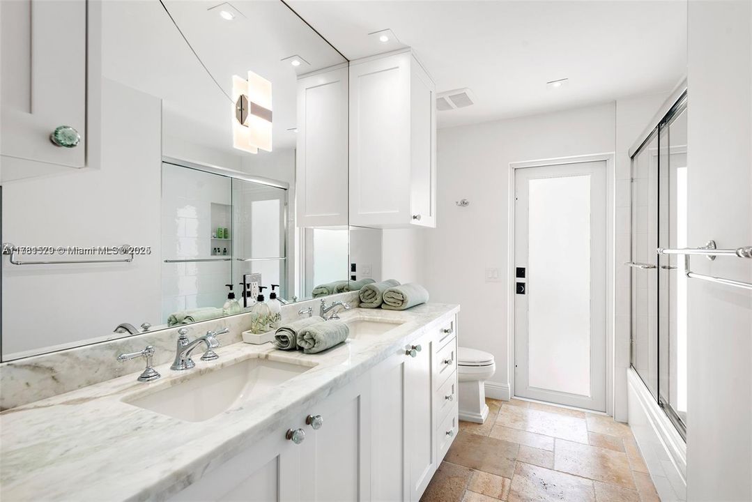 最近租的: $10,000 (4 贝兹, 3 浴室, 2333 平方英尺)