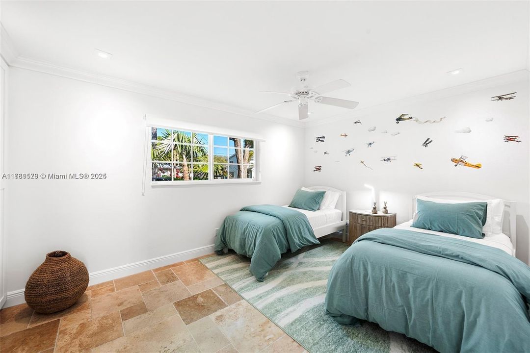 最近租的: $10,000 (4 贝兹, 3 浴室, 2333 平方英尺)