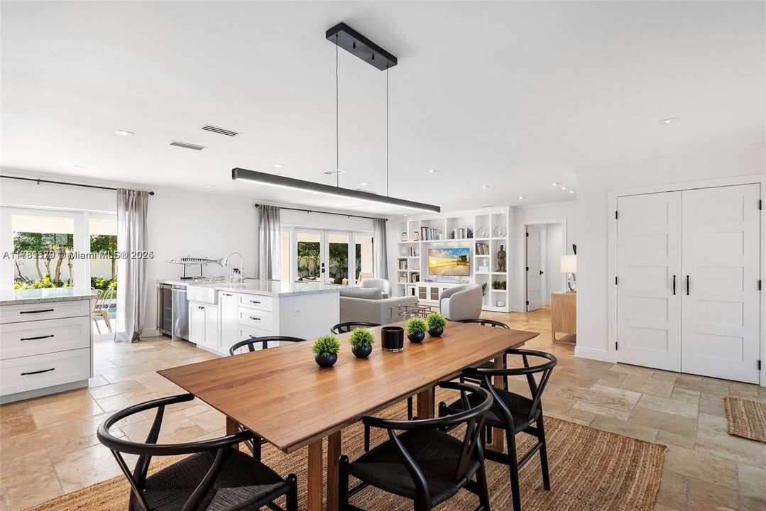 最近租的: $10,000 (4 贝兹, 3 浴室, 2333 平方英尺)