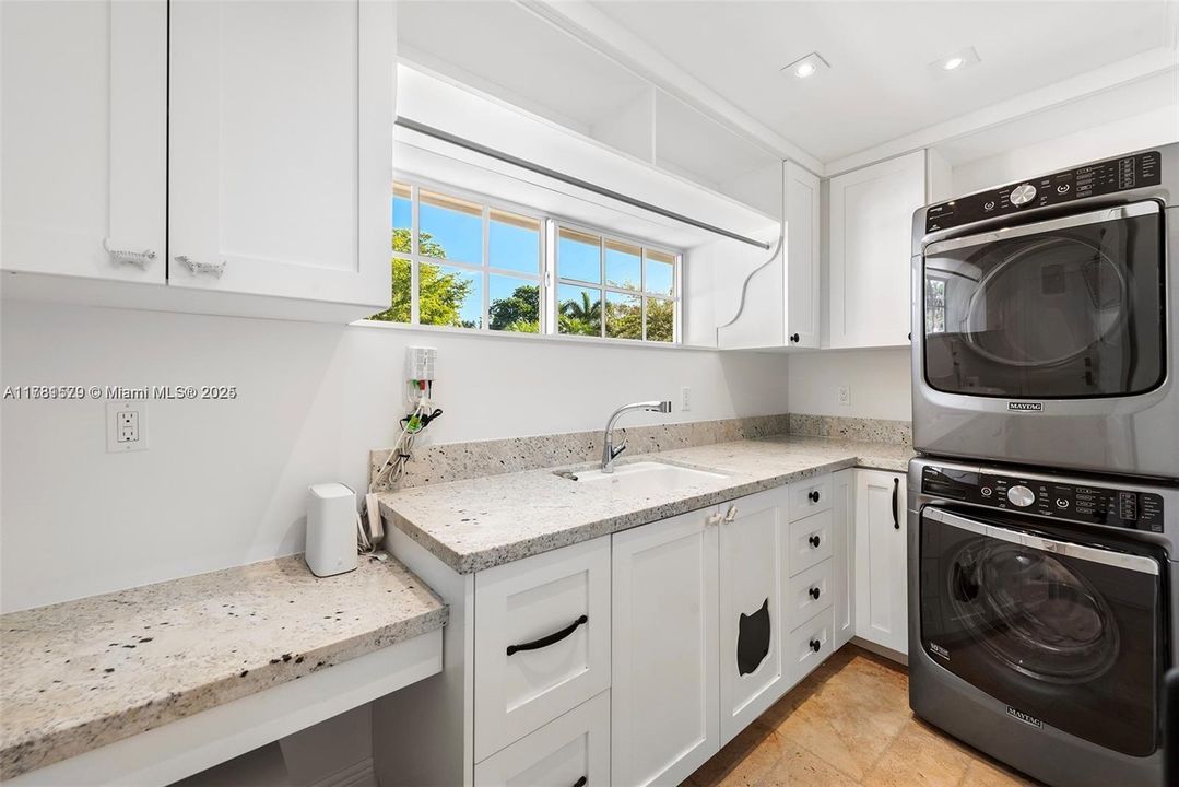 最近租的: $10,000 (4 贝兹, 3 浴室, 2333 平方英尺)