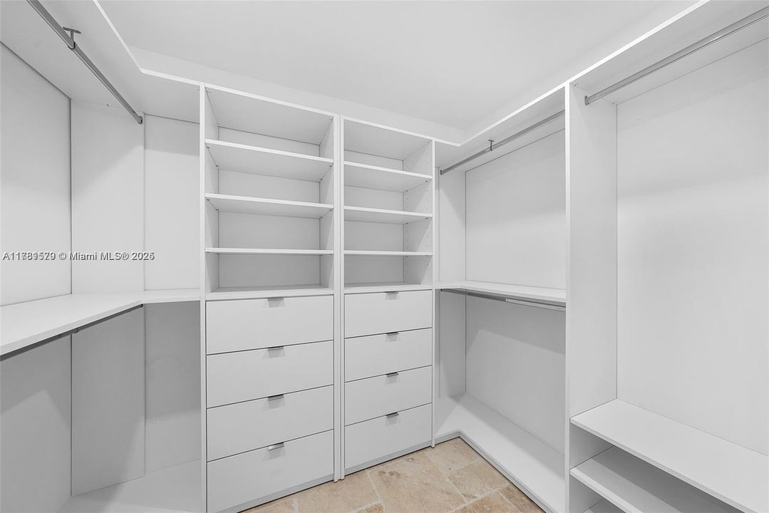 最近租的: $10,000 (4 贝兹, 3 浴室, 2333 平方英尺)