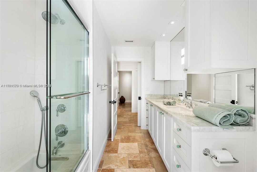 最近租的: $10,000 (4 贝兹, 3 浴室, 2333 平方英尺)