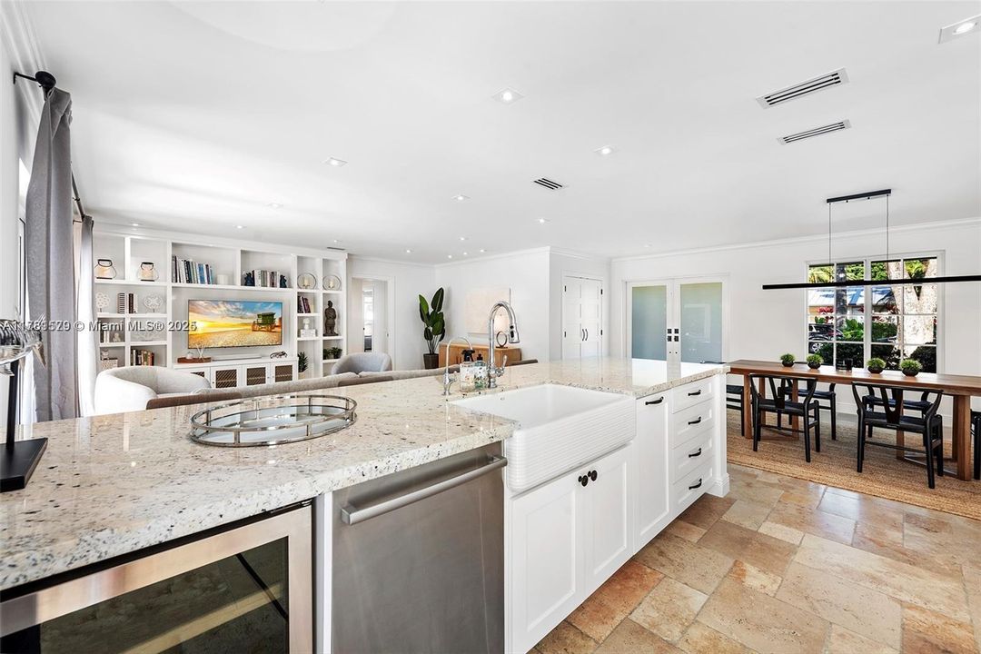 最近租的: $10,000 (4 贝兹, 3 浴室, 2333 平方英尺)