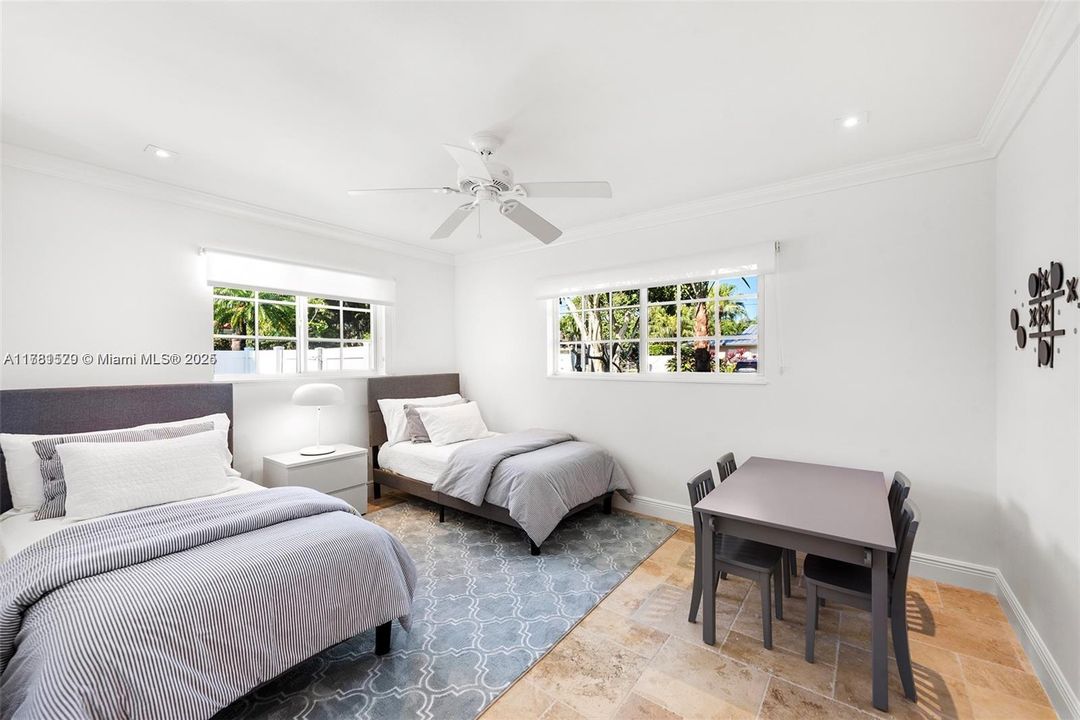 最近租的: $10,000 (4 贝兹, 3 浴室, 2333 平方英尺)