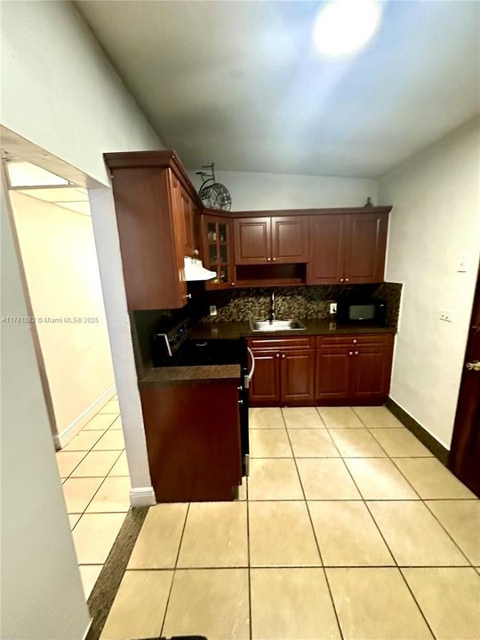 Недавно продано: $419,900 (3 спален, 1 ванн, 864 Квадратных фут)