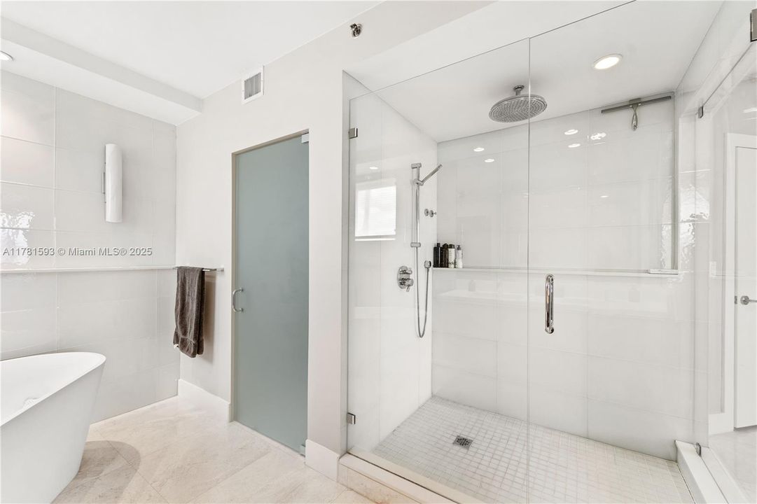 For Sale: $1,079,000 (2 beds, 2 baths, 1370 Square Feet)