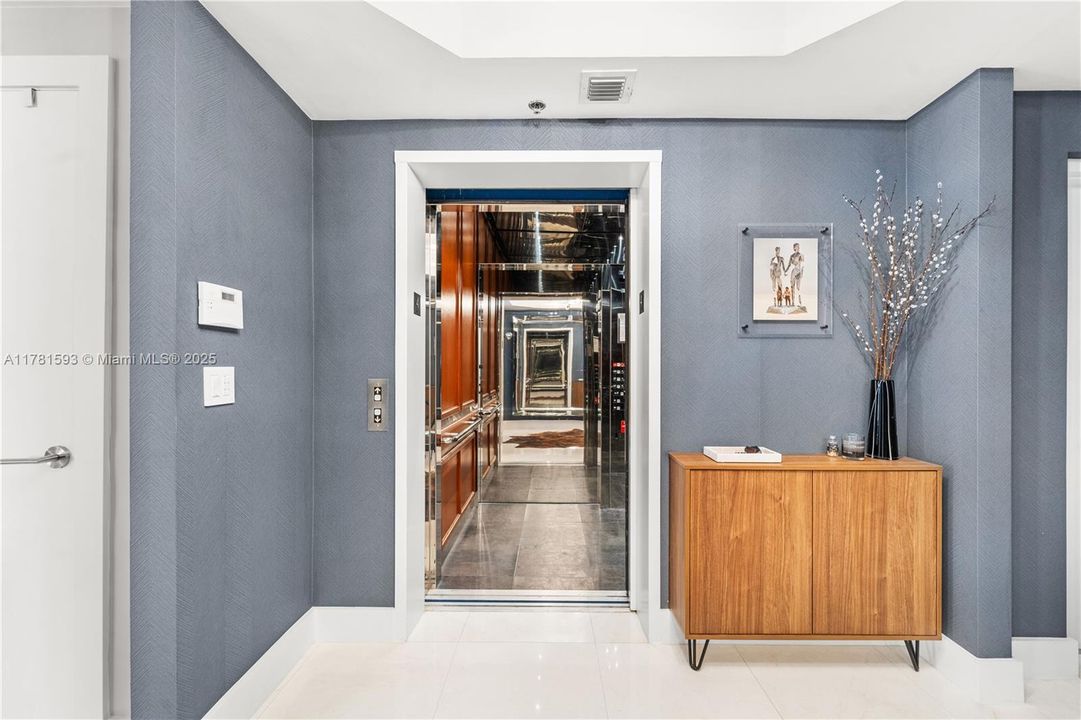 For Sale: $1,079,000 (2 beds, 2 baths, 1370 Square Feet)