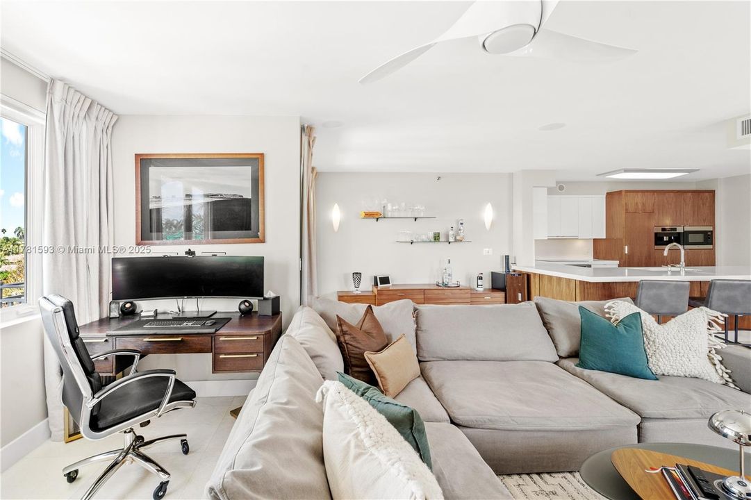 For Sale: $1,079,000 (2 beds, 2 baths, 1370 Square Feet)