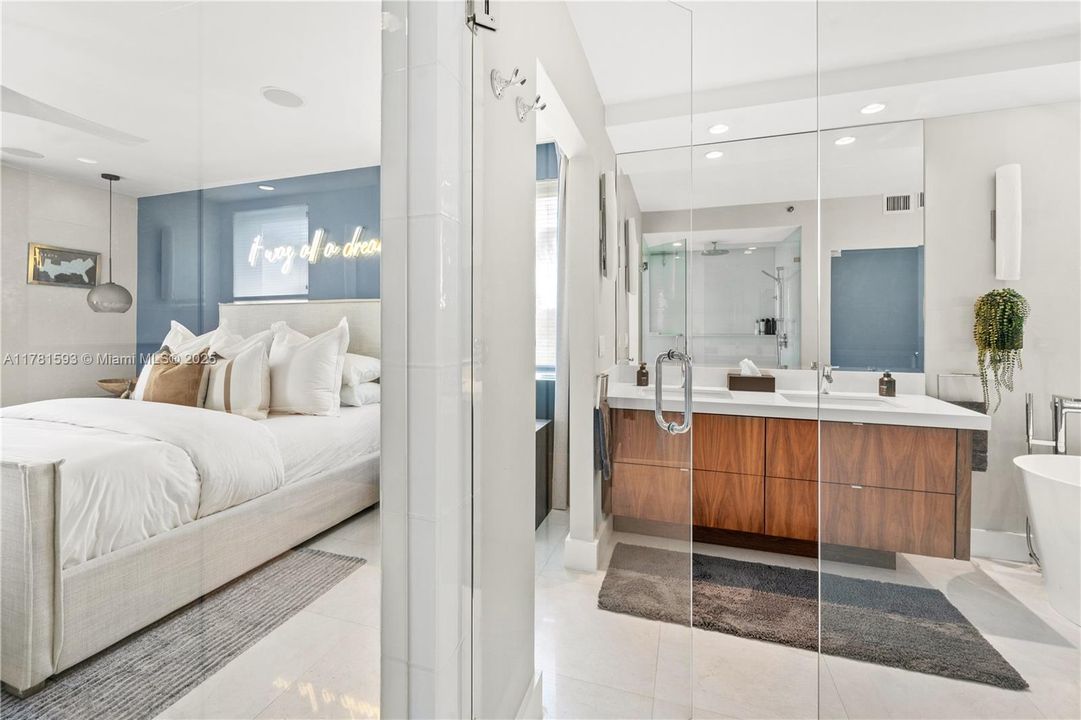 For Sale: $1,079,000 (2 beds, 2 baths, 1370 Square Feet)