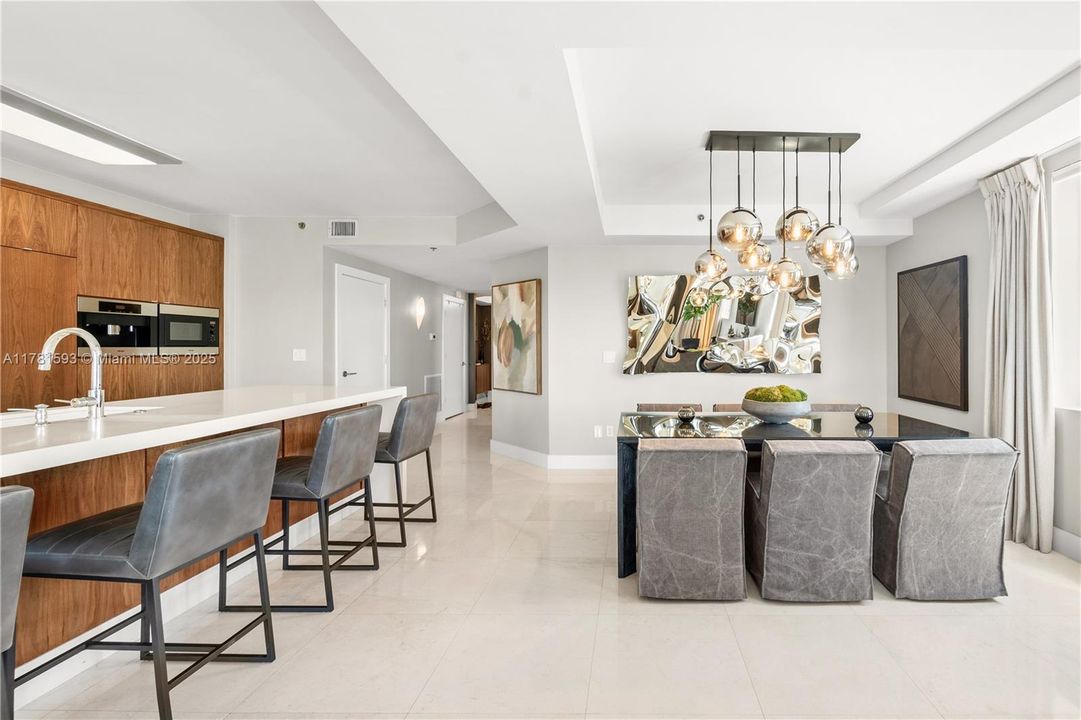 For Sale: $1,079,000 (2 beds, 2 baths, 1370 Square Feet)