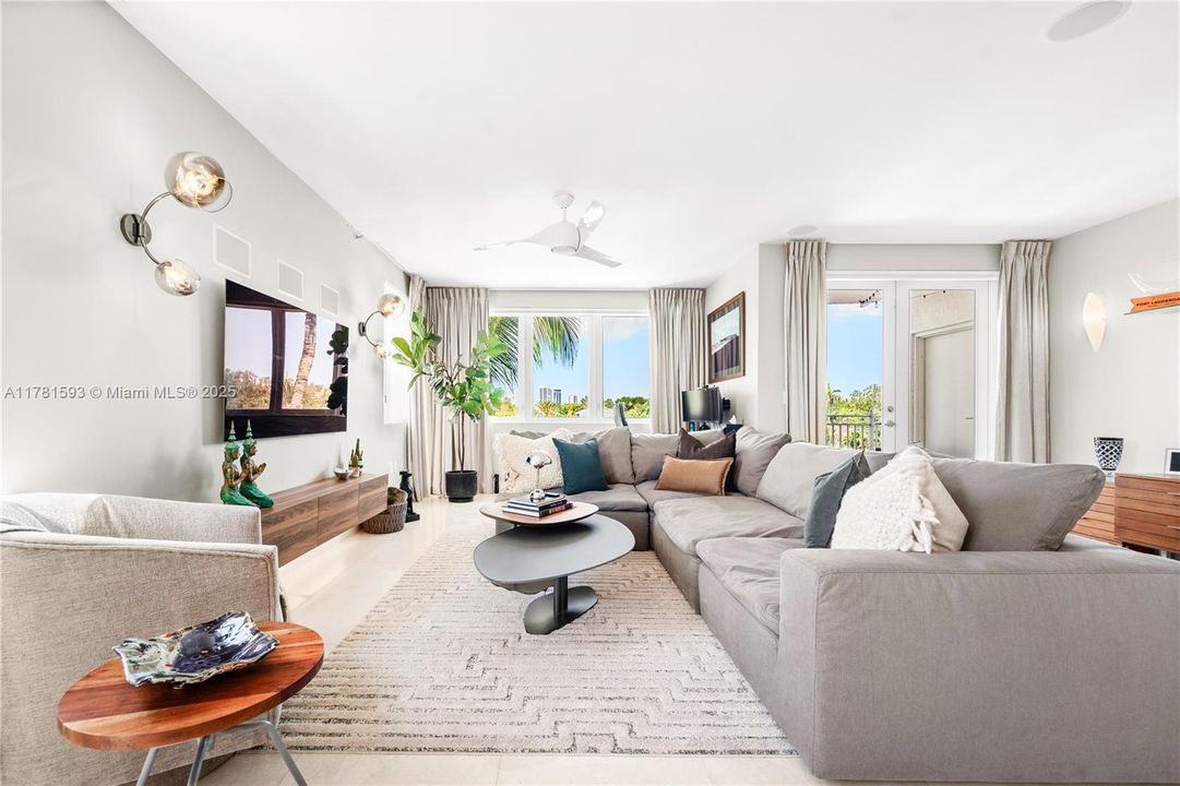 For Sale: $1,079,000 (2 beds, 2 baths, 1370 Square Feet)