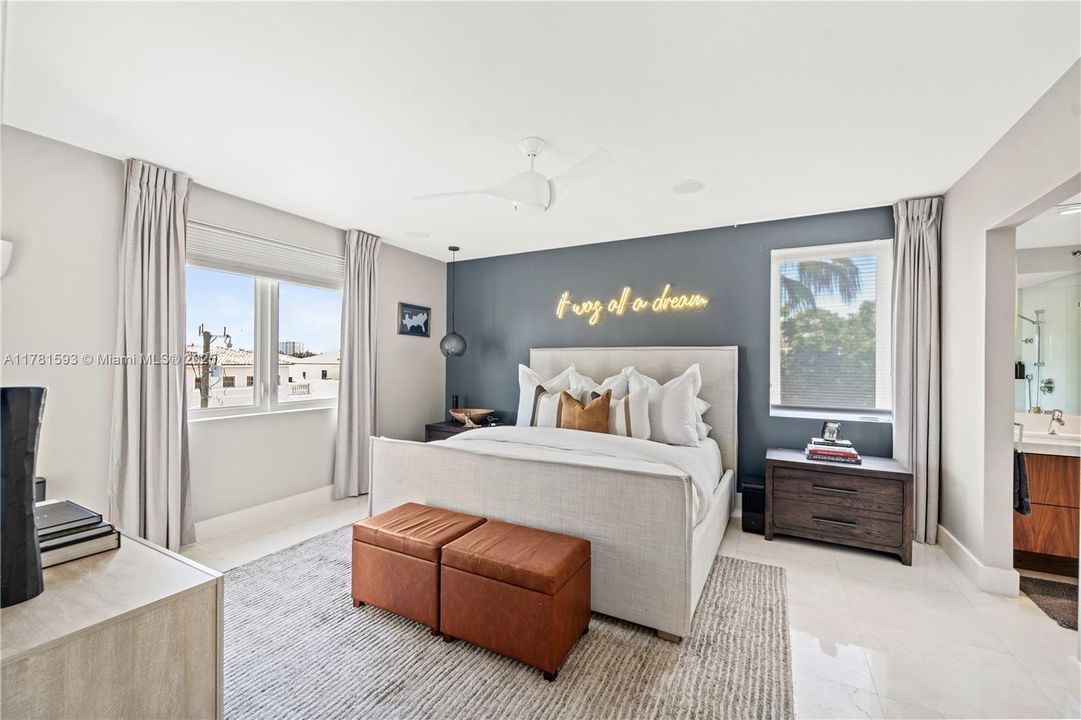 For Sale: $1,079,000 (2 beds, 2 baths, 1370 Square Feet)