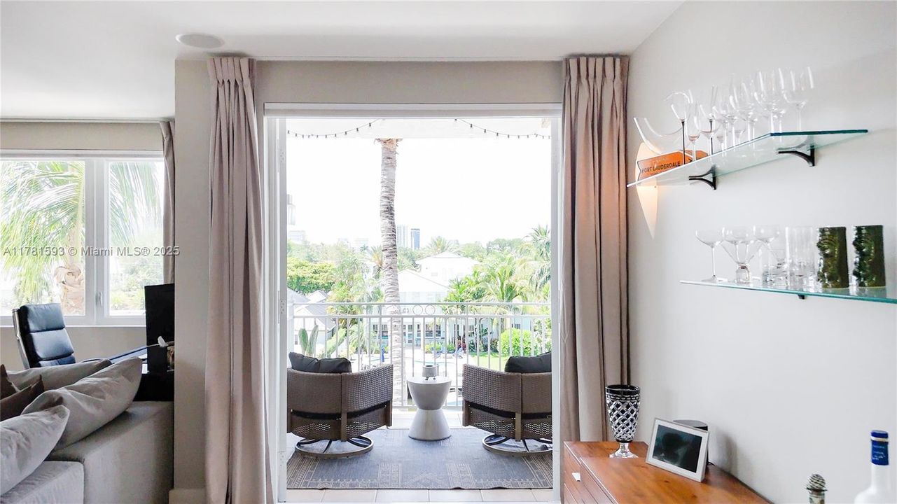 For Sale: $1,079,000 (2 beds, 2 baths, 1370 Square Feet)