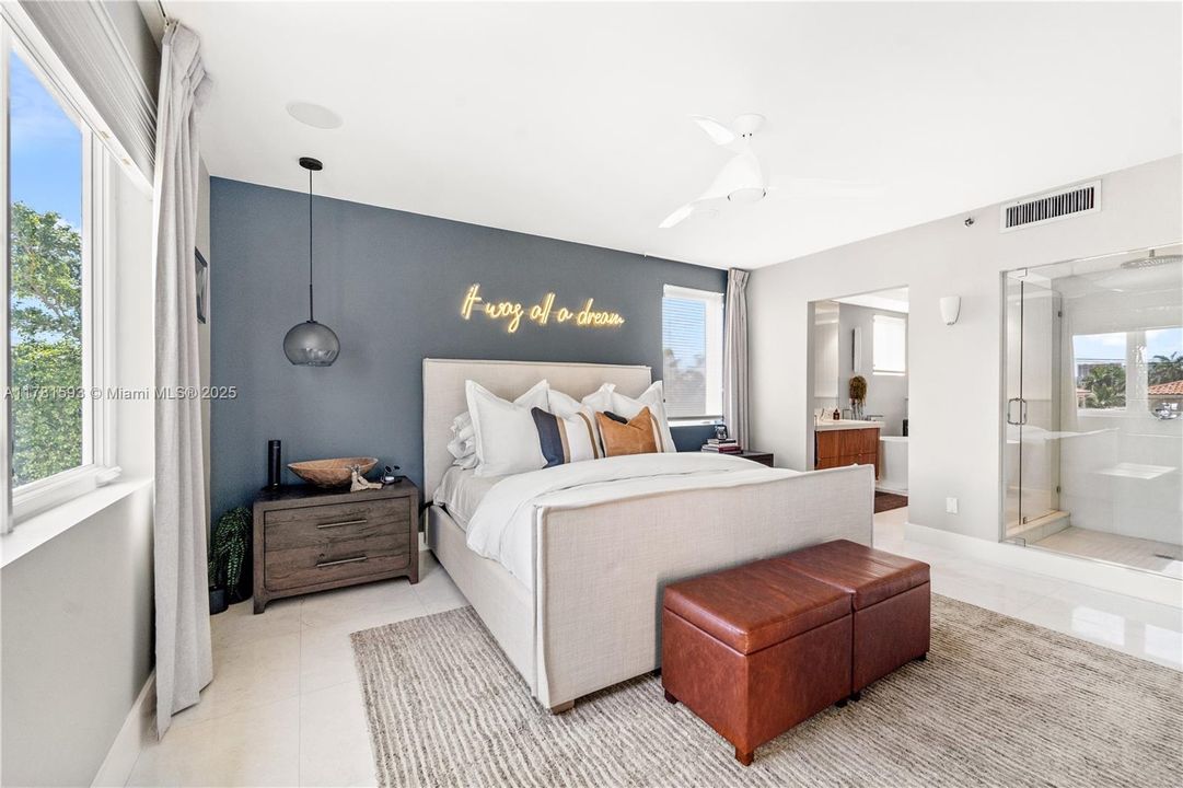 For Sale: $1,079,000 (2 beds, 2 baths, 1370 Square Feet)