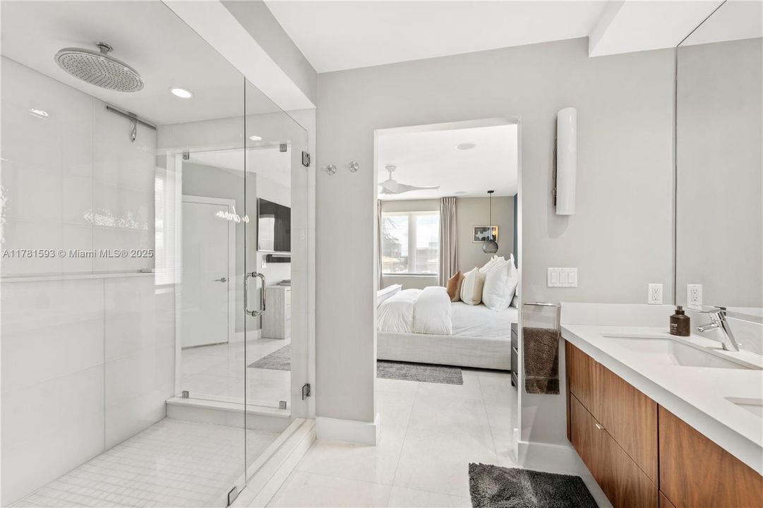 For Sale: $1,079,000 (2 beds, 2 baths, 1370 Square Feet)