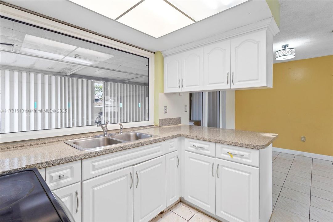 Недавно продано: $485,000 (2 спален, 2 ванн, 1057 Квадратных фут)