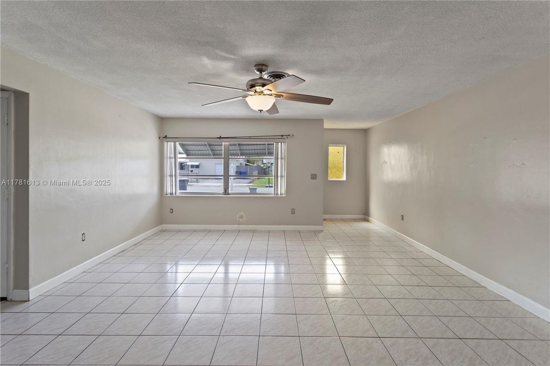 Недавно продано: $485,000 (2 спален, 2 ванн, 1057 Квадратных фут)