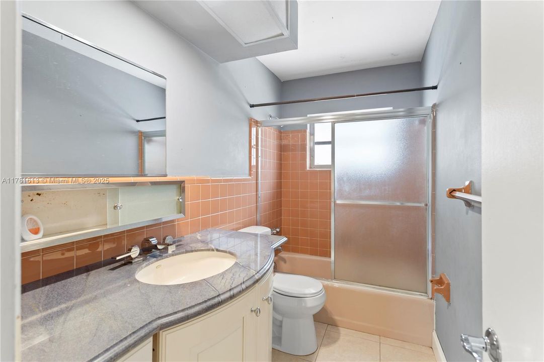 Недавно продано: $485,000 (2 спален, 2 ванн, 1057 Квадратных фут)