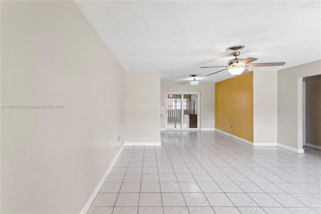 Недавно продано: $485,000 (2 спален, 2 ванн, 1057 Квадратных фут)