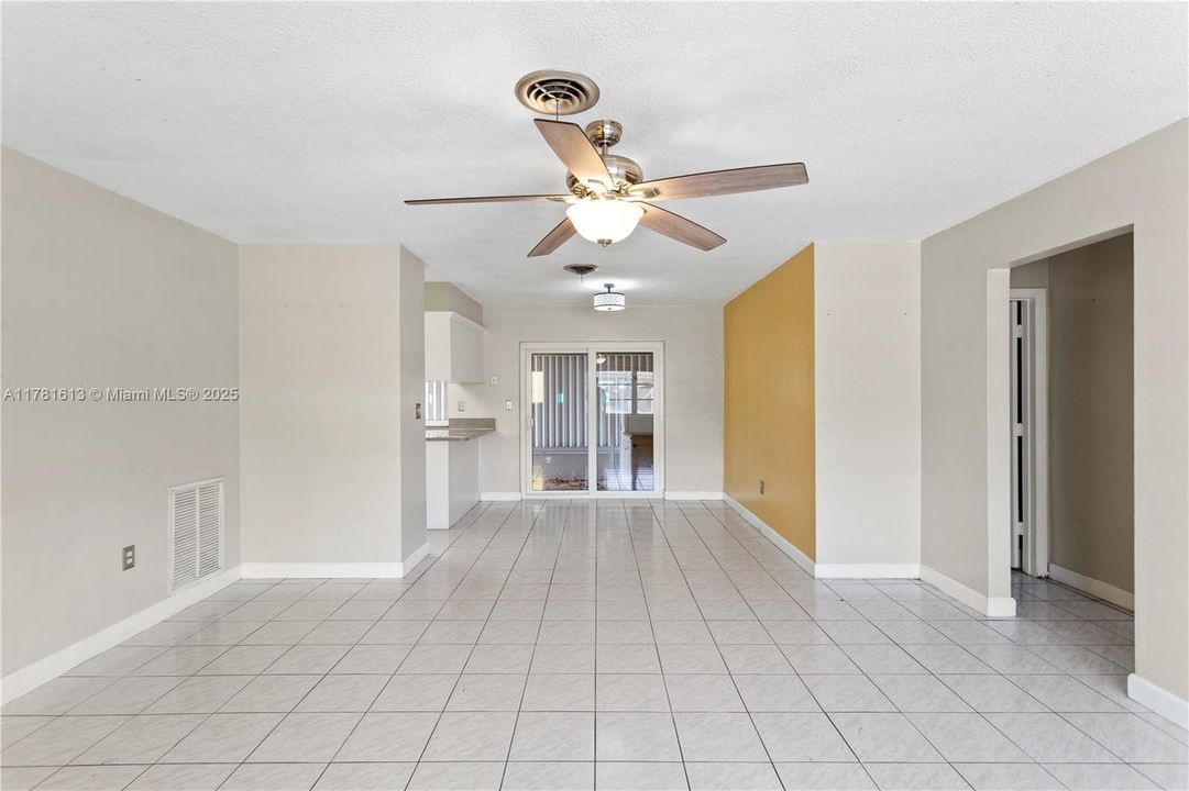 Недавно продано: $485,000 (2 спален, 2 ванн, 1057 Квадратных фут)