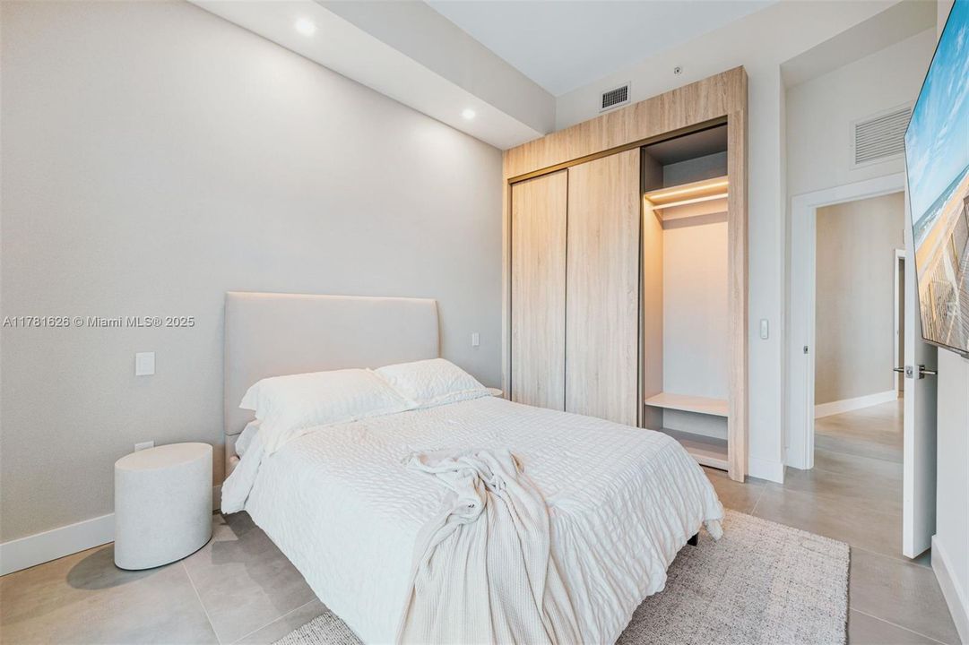 For Sale: $3,100,000 (3 beds, 2 baths, 2090 Square Feet)
