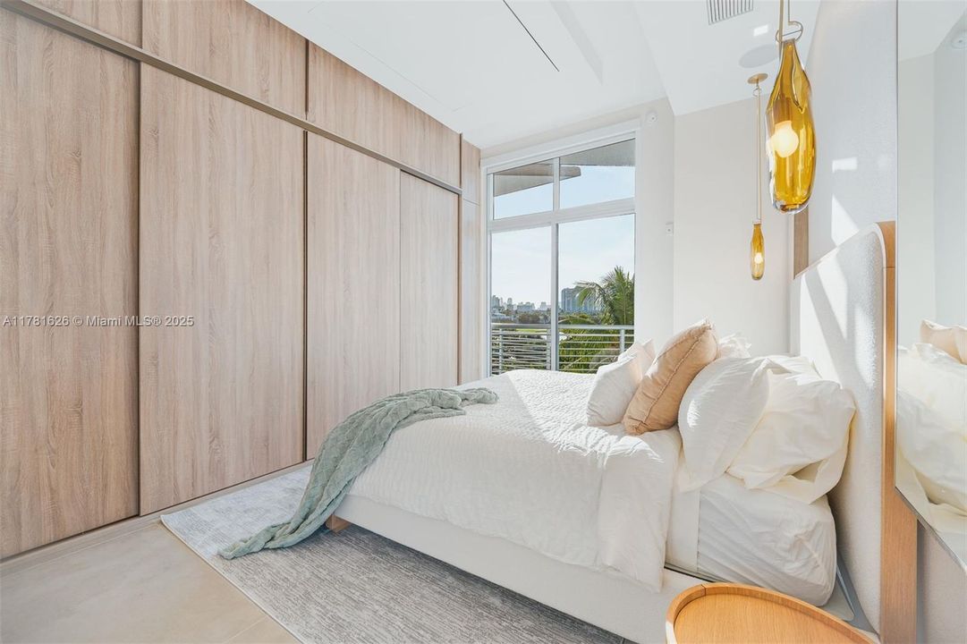 For Sale: $3,100,000 (3 beds, 2 baths, 2090 Square Feet)