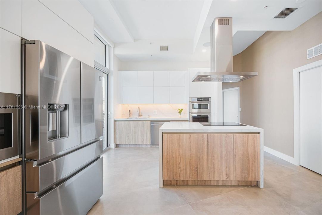 For Sale: $3,100,000 (3 beds, 2 baths, 2090 Square Feet)