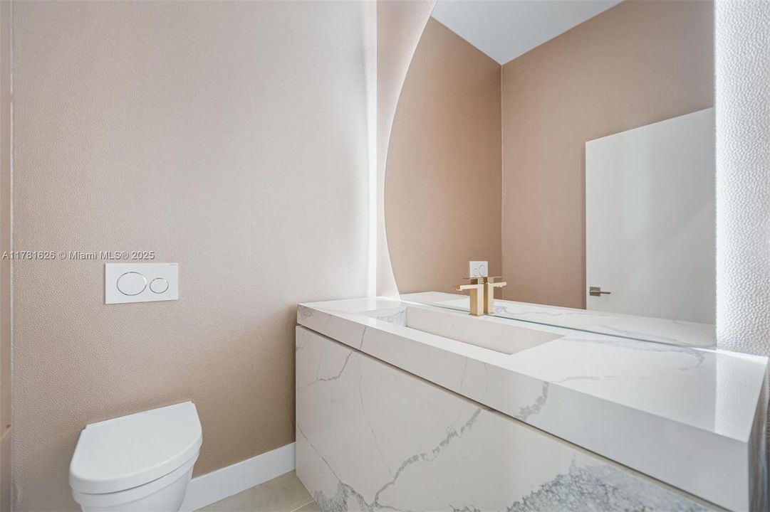 For Sale: $3,100,000 (3 beds, 2 baths, 2090 Square Feet)